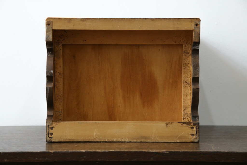 和製ヴィンテージ　軽井沢彫り　細やかな桜の彫刻が美しい小引き出し　(R-080118)