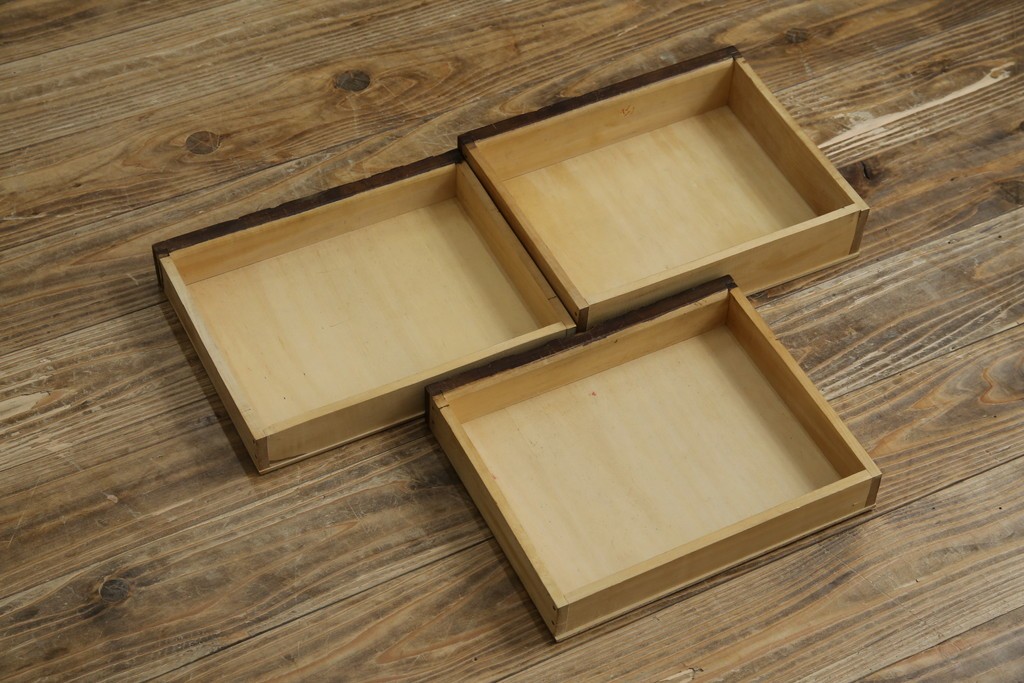 和製ヴィンテージ　軽井沢彫り　細やかな桜の彫刻が美しい小引き出し　(R-080118)