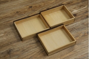 和製ヴィンテージ　軽井沢彫り　細やかな桜の彫刻が美しい小引き出し　(R-080118)