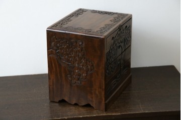 和製ヴィンテージ　軽井沢彫り　細やかな桜の彫刻が美しい小引き出し　(R-080118)