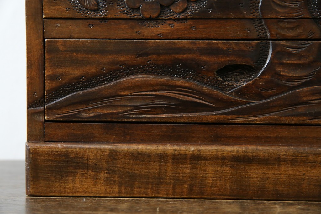 和製ヴィンテージ　軽井沢彫り　細やかな桜の彫刻が美しい小引き出し　(R-080118)