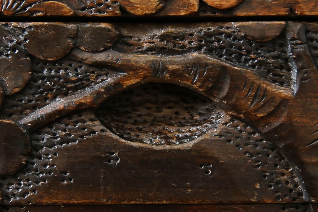 和製ヴィンテージ　軽井沢彫り　細やかな桜の彫刻が美しい小引き出し　(R-080118)