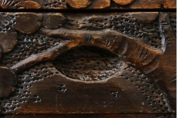 和製ヴィンテージ　軽井沢彫り　細やかな桜の彫刻が美しい小引き出し　(R-080118)