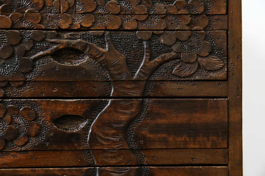 和製ヴィンテージ　軽井沢彫り　細やかな桜の彫刻が美しい小引き出し　(R-080118)