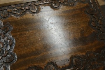 和製ヴィンテージ　軽井沢彫り　細やかな桜の彫刻が美しい小引き出し　(R-080118)