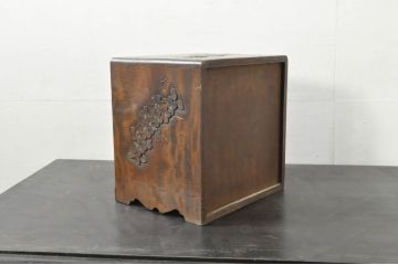 和製ビンテージ　軽井沢彫り　職人技が光る!桜の彫刻が美しい小引き出し(チェスト、整理箪笥、卓上収納、ヴィンテージ)(R-080119)