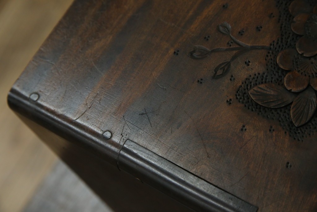 和製ヴィンテージ　軽井沢彫り　職人技が光る!桜の彫刻が美しい小引き出し　(R-080119)