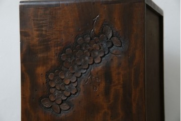 和製ヴィンテージ　軽井沢彫り　職人技が光る!桜の彫刻が美しい小引き出し　(R-080119)