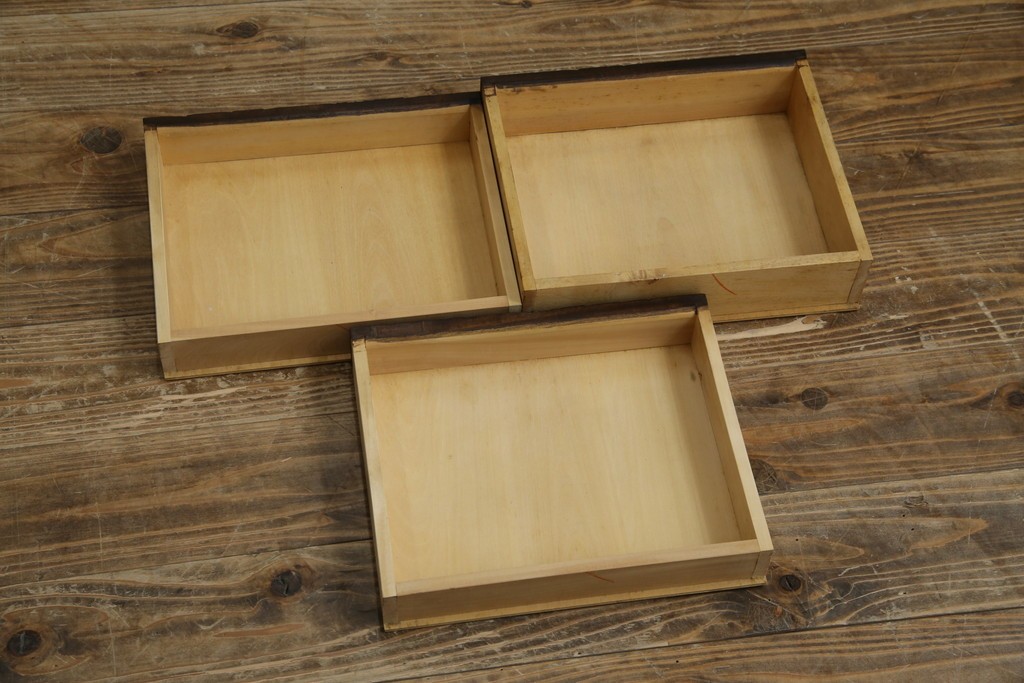 和製ヴィンテージ　軽井沢彫り　職人技が光る!桜の彫刻が美しい小引き出し　(R-080119)