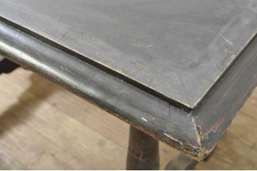 フランスアンティーク　クラシカルなデザインと落ち着きのある佇まいが魅力のフレンチテーブル(サイドテーブル、カフェテーブル、コーヒーテーブル、コンソールテーブル)(R-080120)