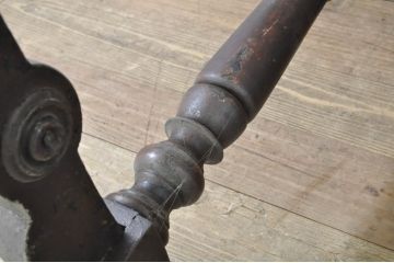フランスアンティーク　クラシカルなデザインと落ち着きのある佇まいが魅力のフレンチテーブル(サイドテーブル、カフェテーブル、コーヒーテーブル、コンソールテーブル)(R-080120)