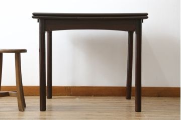 北欧ビンテージ　ノルウェー　BRUKSBO(ブルクスボ)　ローズウッド材　深みのある落ち着いたカラーが素敵なエクステンションテーブル(ダイニングテーブル、食卓、2人掛け、4人掛け、ヴィンテージ)(R-080121)