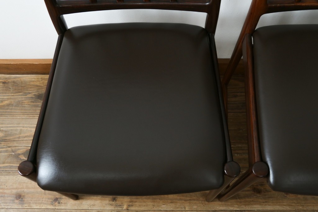 北欧ヴィンテージ　ノルウェー　BRUKSBO(ブルクスボ)　ローズウッド材　深みのある落ち着いたカラーが素敵なダイニングチェア2脚セット　(R-080122)