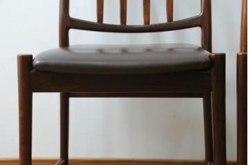 北欧ヴィンテージ　ノルウェー　BRUKSBO(ブルクスボ)　ローズウッド材　深みのある落ち着いたカラーが素敵なダイニングチェア2脚セット　(R-080122)