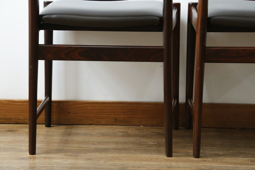 北欧ヴィンテージ　ノルウェー　BRUKSBO(ブルクスボ)　ローズウッド材　深みのある落ち着いたカラーが素敵なダイニングチェア2脚セット　(R-080122)