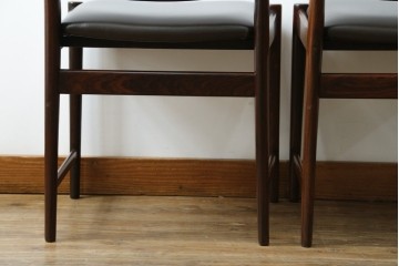 北欧ヴィンテージ　ノルウェー　BRUKSBO(ブルクスボ)　ローズウッド材　深みのある落ち着いたカラーが素敵なダイニングチェア2脚セット　(R-080122)