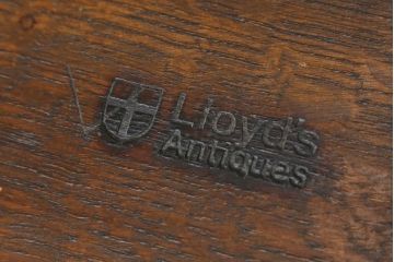 イギリスアンティーク　Lloyd's Antiques(ロイズ・アンティークス)取り扱い　オーク材・総無垢材　ツイストレッグがおしゃれな小振りサイズのドローリーフテーブル(ダイニングテーブル、エクステンションテーブル、2人掛け、4人掛け、6人掛け、食卓、英国)(R-080123)