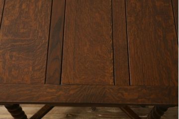 イギリスアンティーク　Lloyd's Antiques(ロイズ・アンティークス)取り扱い　オーク材・総無垢材　ツイストレッグがおしゃれな小振りサイズのドローリーフテーブル(ダイニングテーブル、エクステンションテーブル、2人掛け、4人掛け、6人掛け、食卓、英国)(R-080123)