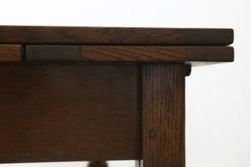 イギリスアンティーク　Lloyd's Antiques(ロイズ・アンティークス)取り扱い　オーク材・総無垢材　ツイストレッグがおしゃれな小振りサイズのドローリーフテーブル(ダイニングテーブル、エクステンションテーブル、2人掛け、4人掛け、6人掛け、食卓、英国)(R-080123)
