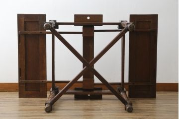 イギリスアンティーク　Lloyd's Antiques(ロイズ・アンティークス)取り扱い　オーク材・総無垢材　ツイストレッグがおしゃれな小振りサイズのドローリーフテーブル(ダイニングテーブル、エクステンションテーブル、2人掛け、4人掛け、6人掛け、食卓、英国)(R-080123)