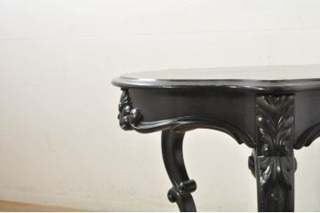 フランスアンティーク　繊細に施された彫りが素敵!フレンチスタイルにぴったりのカービングテーブル(サイドテーブル、カフェテーブル、コーヒーテーブル)(R-080124)