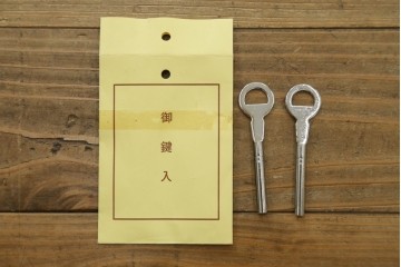 中古　美品　伝統工芸　桐屋田中製　加茂総桐箪笥　和の趣を感じる衣装箪笥　定価推定約46万5千円　(R-080126)