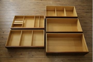 中古　美品!!　DREXEL HERITAGE(ドレクセルヘリテイジ)　Triune(トライユン)　気品溢れるエレガントなマホガニー材製チェスト(引き出し、サイドボード、サイドチェスト)(R-080127)