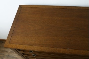 中古　美品!!　DREXEL HERITAGE(ドレクセルヘリテイジ)　Triune(トライユン)　気品溢れるエレガントなマホガニー材製チェスト　(R-080128)