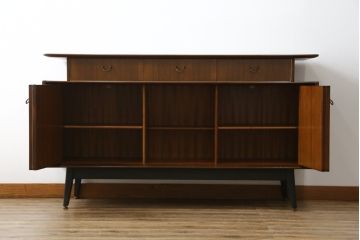 イギリスビンテージ　美品　G-PLAN(ジープラン)　BBシリーズ　Tola&Black(トーラ&ブラック)　スタイリッシュな北欧デザインのサイドボード(サイドキャビネット、戸棚、収納棚、ヴィンテージ、英国)(R-080129)