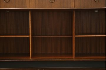 イギリスビンテージ　美品　G-PLAN(ジープラン)　BBシリーズ　Tola&Black(トーラ&ブラック)　スタイリッシュな北欧デザインのサイドボード(サイドキャビネット、戸棚、収納棚、ヴィンテージ、英国)(R-080129)