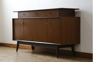 イギリスビンテージ　美品　G-PLAN(ジープラン)　BBシリーズ　Tola&Black(トーラ&ブラック)　スタイリッシュな北欧デザインのサイドボード(サイドキャビネット、戸棚、収納棚、ヴィンテージ、英国)(R-080129)