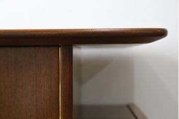 イギリスビンテージ　美品　G-PLAN(ジープラン)　BBシリーズ　Tola&Black(トーラ&ブラック)　スタイリッシュな北欧デザインのサイドボード(サイドキャビネット、戸棚、収納棚、ヴィンテージ、英国)(R-080129)