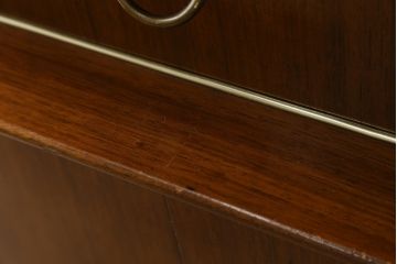 イギリスビンテージ　美品　G-PLAN(ジープラン)　BBシリーズ　Tola&Black(トーラ&ブラック)　スタイリッシュな北欧デザインのサイドボード(サイドキャビネット、戸棚、収納棚、ヴィンテージ、英国)(R-080129)