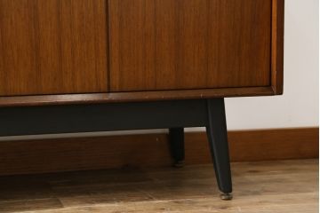イギリスビンテージ　美品　G-PLAN(ジープラン)　BBシリーズ　Tola&Black(トーラ&ブラック)　スタイリッシュな北欧デザインのサイドボード(サイドキャビネット、戸棚、収納棚、ヴィンテージ、英国)(R-080129)