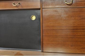 イギリスビンテージ　美品　G-PLAN(ジープラン)　BBシリーズ　Tola&Black(トーラ&ブラック)　スタイリッシュな北欧デザインのサイドキャビネット(サイドボード、食器棚、カップボード、戸棚、収納棚、ヴィンテージ、英国)(R-080130)