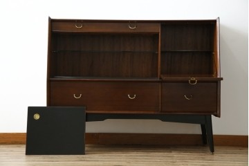 イギリスビンテージ　美品　G-PLAN(ジープラン)　BBシリーズ　Tola&Black(トーラ&ブラック)　スタイリッシュな北欧デザインのサイドキャビネット(サイドボード)(R-080130)