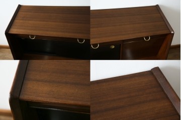イギリスビンテージ　美品　G-PLAN(ジープラン)　BBシリーズ　Tola&Black(トーラ&ブラック)　スタイリッシュな北欧デザインのサイドキャビネット(サイドボード)(R-080130)