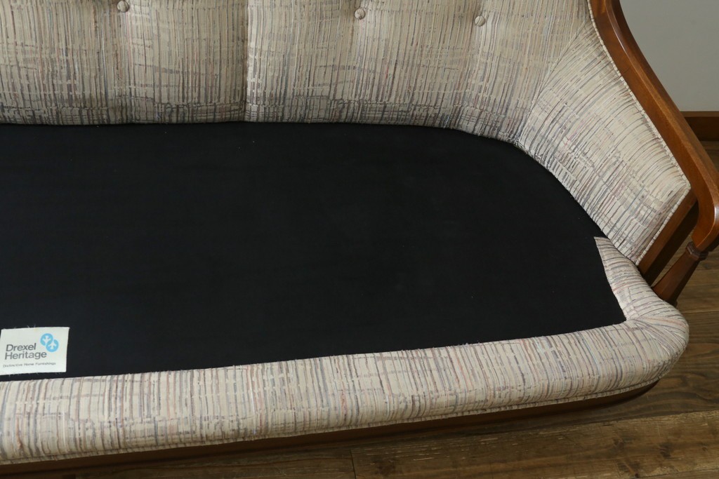 中古　美品!!　DREXEL HERITAGE(ドレクセルヘリテイジ)　Upholstery(アップホルスタリー)　クラシカルデザインの3人掛けソファ　(R-080132)
