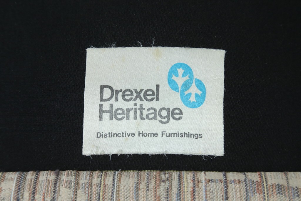 中古　美品!!　DREXEL HERITAGE(ドレクセルヘリテイジ)　Upholstery(アップホルスタリー)　クラシカルデザインの3人掛けソファ　(R-080132)