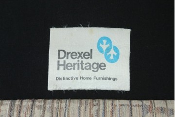 中古　美品!!　DREXEL HERITAGE(ドレクセルヘリテイジ)　Upholstery(アップホルスタリー)　クラシカルデザインの3人掛けソファ　(R-080132)