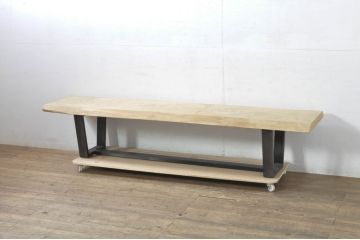 中古　栗材一枚板　特注のアジャスター付き　シンプルで洗練されたデザインが魅力的なアイアンレッグベンチ(長椅子、ダイニングベンチ、板座チェア、椅子、イス、花台、飾り台)(R-080133)