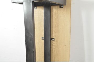 中古　栗材一枚板　特注のアジャスター付き　シンプルで洗練されたデザインが魅力的なアイアンレッグベンチ(長椅子、ダイニングベンチ、板座チェア、椅子、イス、花台、飾り台)(R-080133)