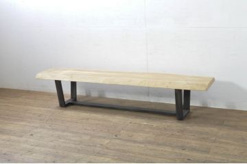 中古　栗材一枚板　特注のアジャスター付き　シンプルで洗練されたデザインが魅力的なアイアンレッグベンチ(長椅子、ダイニングベンチ、板座チェア、椅子、イス、花台、飾り台)(R-080134)