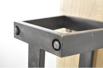 中古　栗材一枚板　特注のアジャスター付き　シンプルで洗練されたデザインが魅力的なアイアンレッグベンチ(長椅子、ダイニングベンチ、板座チェア、椅子、イス、花台、飾り台)(R-080134)