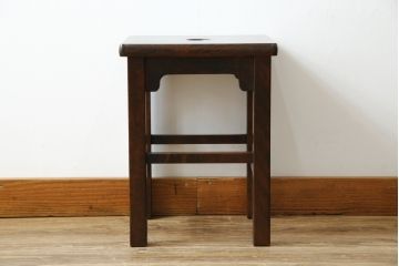 中古　北海道民芸家具　落ち着きのある空間づくりにおすすめのスツール(花台、板座、飾り台、ディスプレイ台)(R-080139)
