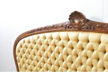 中古　美品!!　IDC大塚家具　高級輸入品　ヨーロピアン　高級感あふれる!クラッシックな佇まいが魅力のベッドフレーム(木製ベッド)(R-080140)