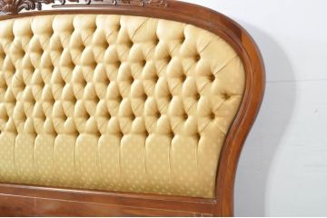 中古　美品!!　IDC大塚家具　高級輸入品　ヨーロピアン　高級感あふれる!クラッシックな佇まいが魅力のベッドフレーム(木製ベッド)(R-080140)