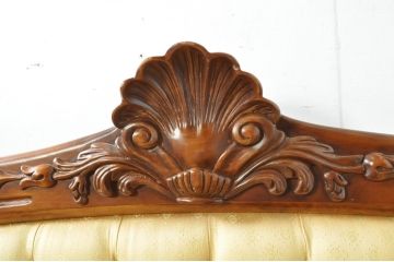 中古　美品!!　IDC大塚家具　高級輸入品　ヨーロピアン　高級感あふれる!クラッシックな佇まいが魅力のベッドフレーム(木製ベッド)(R-080140)