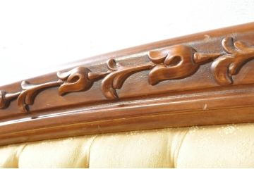 中古　美品!!　IDC大塚家具　高級輸入品　ヨーロピアン　高級感あふれる!クラッシックな佇まいが魅力のベッドフレーム(木製ベッド)(R-080140)