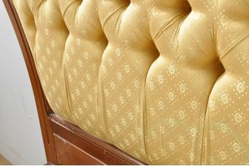 中古　美品!!　IDC大塚家具　高級輸入品　ヨーロピアン　高級感あふれる!クラッシックな佇まいが魅力のベッドフレーム(木製ベッド)(R-080140)